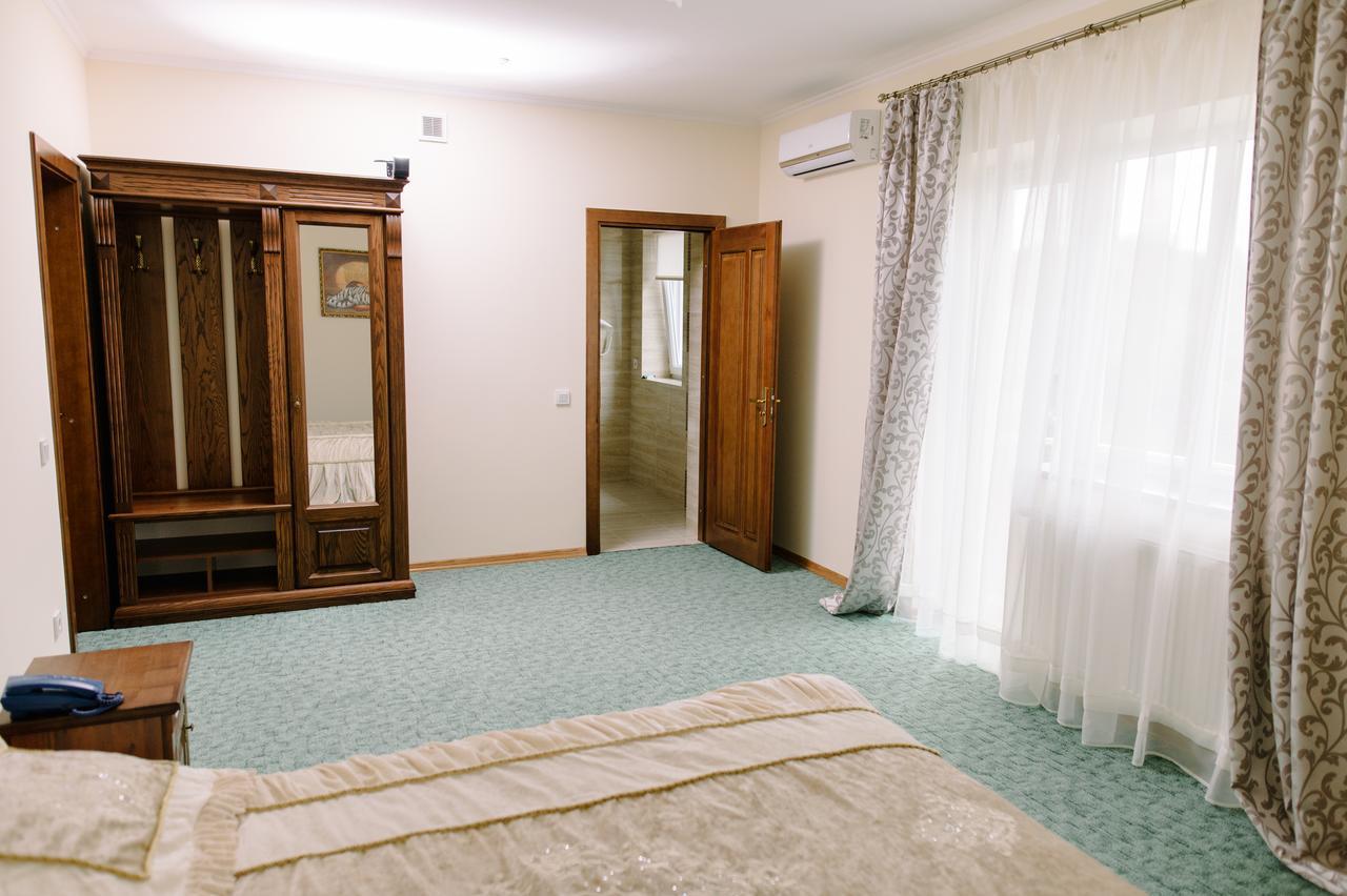 Hotel Korona Kolybayevka Exteriör bild